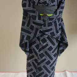 ◇現代 有松鳴海絞　浴衣◇【黒】有松では珍しい幾何学パターンの模様が大人かっこいい印象　トールサイズ裄67ｃｍ袖長め木綿 12枚目の画像