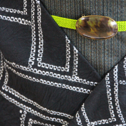 ◇現代 有松鳴海絞　浴衣◇【黒】有松では珍しい幾何学パターンの模様が大人かっこいい印象　トールサイズ裄67ｃｍ袖長め木綿 5枚目の画像
