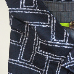 ◇現代 有松鳴海絞　浴衣◇【黒】有松では珍しい幾何学パターンの模様が大人かっこいい印象　トールサイズ裄67ｃｍ袖長め木綿 7枚目の画像