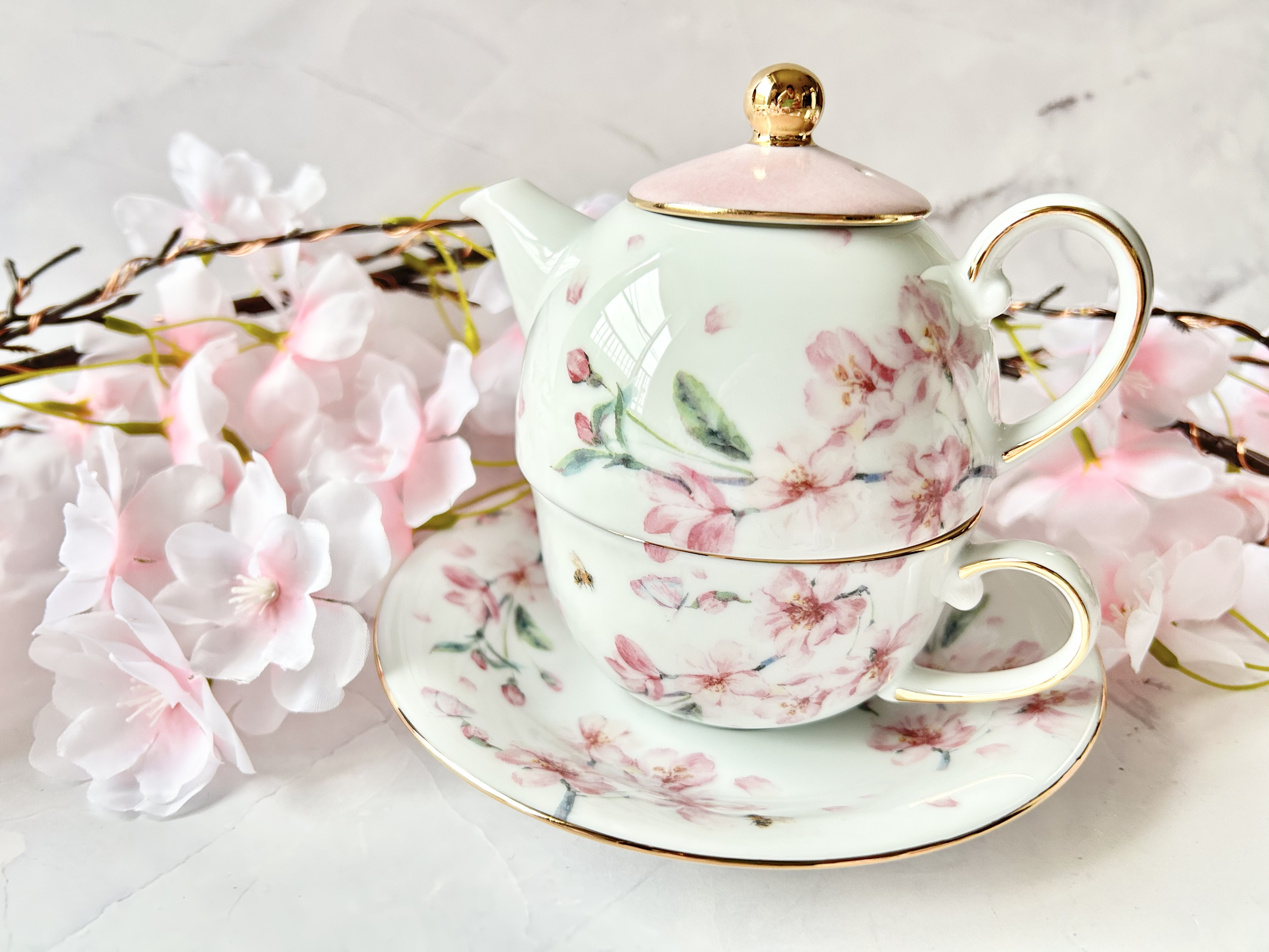 【4月バースデーフラワー】桜舞い散るティーフォーワン／カップ・ポット・ソーサーが１つに重なる！