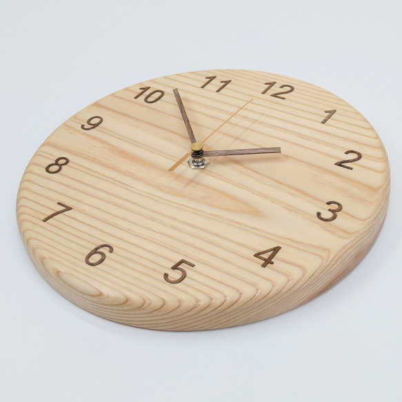 木製掛け時計　木目が美しい　杉の白太材使用　木の掛け時計　無垢材使用木製掛け時計　掛時計 6枚目の画像