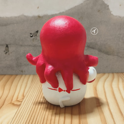 タコ招き猫　座布団付き−招きタコさんの足を掴んでる招き猫　【座布団は受注生産】 10枚目の画像