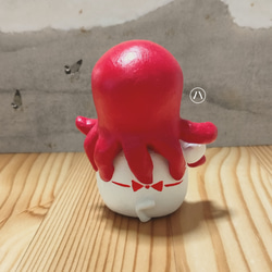 タコ招き猫　座布団付き−招きタコさんの足を掴んでる招き猫　【座布団は受注生産】 14枚目の画像