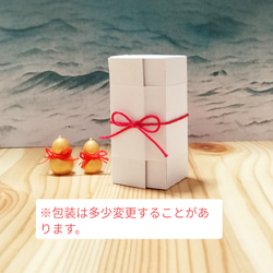 タコ招き猫　座布団付き−招きタコさんの足を掴んでる招き猫　【座布団は受注生産】 8枚目の画像