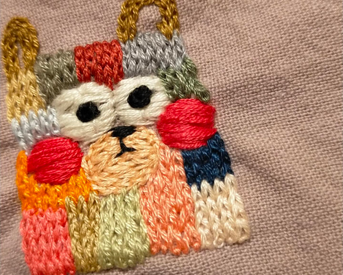 familiar クマ刺繍 ブラックポーチ ファミリア】クマちゃんがポイント♪ 大人可愛いバッグやポーチ