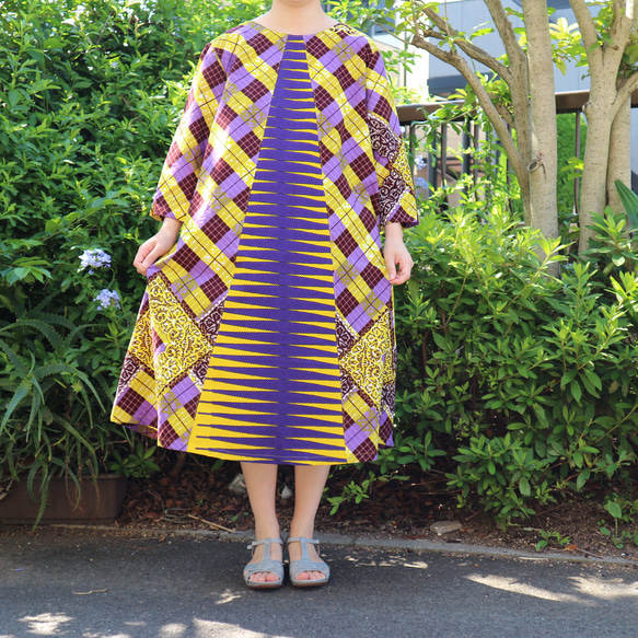 アフリカンプリント 風通しが良いゆったりデザイン「黄色＆紫」七分袖ワンピース　 2枚目の画像