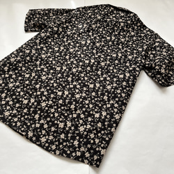 花柄ブラック半袖シャツ 9枚目の画像