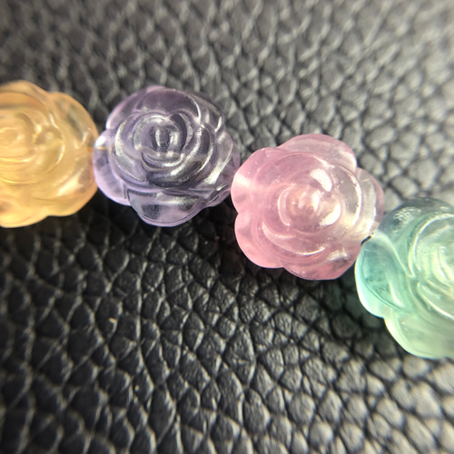 天然石両面彫 透き通るフレッシュなとわに咲く薔薇 フローライト 13*11  