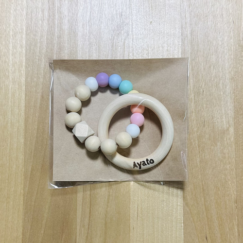 今だけ送料無料！虹色のビーズが可愛い♡天然木の歯固め おもちゃ