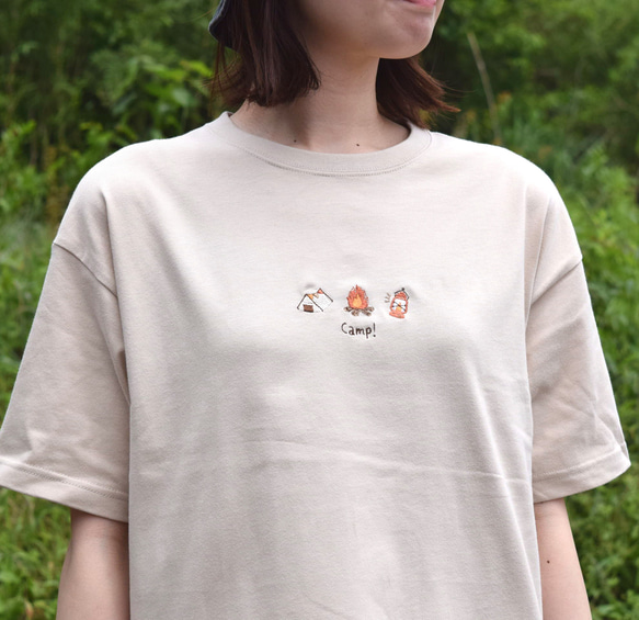 Camp!ビッグシルエット刺繍Tシャツ《サンドベージュ》メンズ レディース トップス キャンプ 1枚目の画像