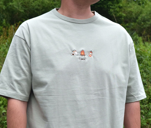 限定カラー》Camp!ビッグシルエット刺繍Tシャツ《セージグリーン