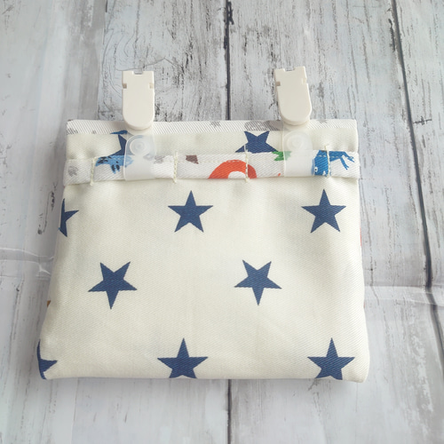 恐竜柄移動ポケット フタあり マチなし クリップつき その他入園グッズ  