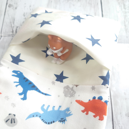 恐竜柄移動ポケット フタあり マチなし クリップつき その他入園グッズ  