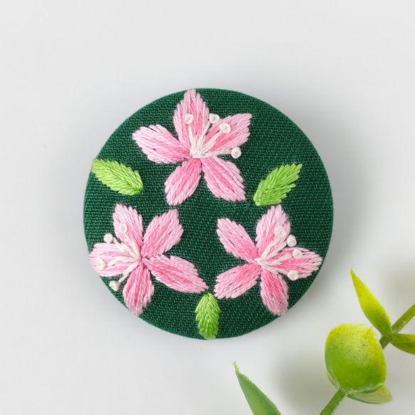 受注製作】満開のツツジの花刺繍ブローチ ブローチ かなちゃん手