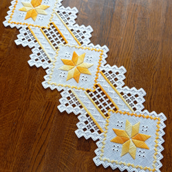 受注制作】北欧ハーダンガー刺繍 テーブルセンターミニ ホワイト