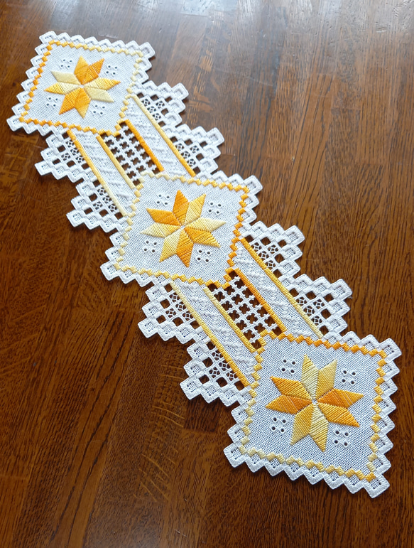 受注制作】北欧ハーダンガー刺繍 テーブルファブリック ランナーミニ