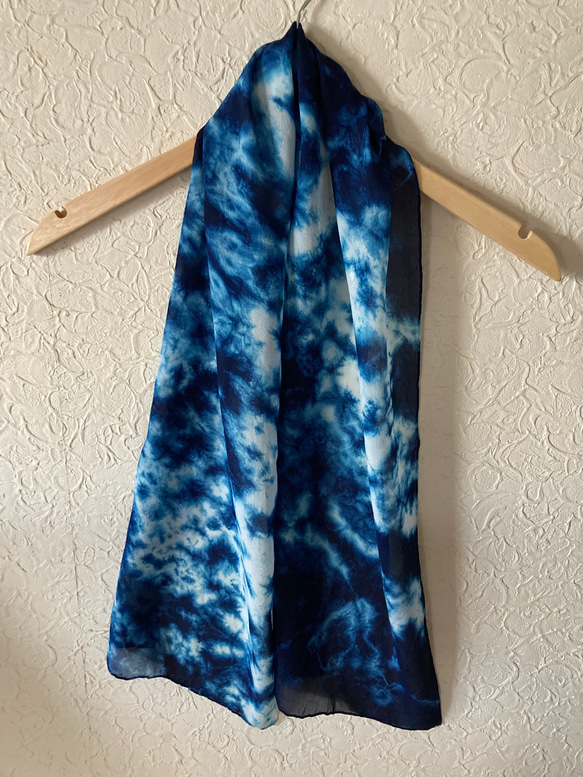 天然藍染　プチ絹スカーフ 2枚目の画像