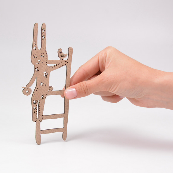 Etno Design かわいい動物の木製オーナメント：Ladder Bunny（はしごバニー） 6枚目の画像