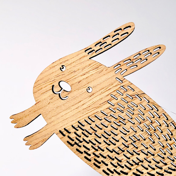Etno Design かわいい動物の木製オーナメント：Leveret（子ウサギ） 2枚目の画像