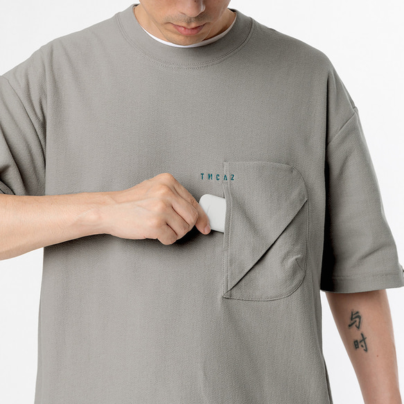 TMCAZ 3D Dual-Pocket Tee 【ストーングレー】 立体シルエット ダブルポケット ルーズ半袖Tシャツ 綿10 2枚目の画像