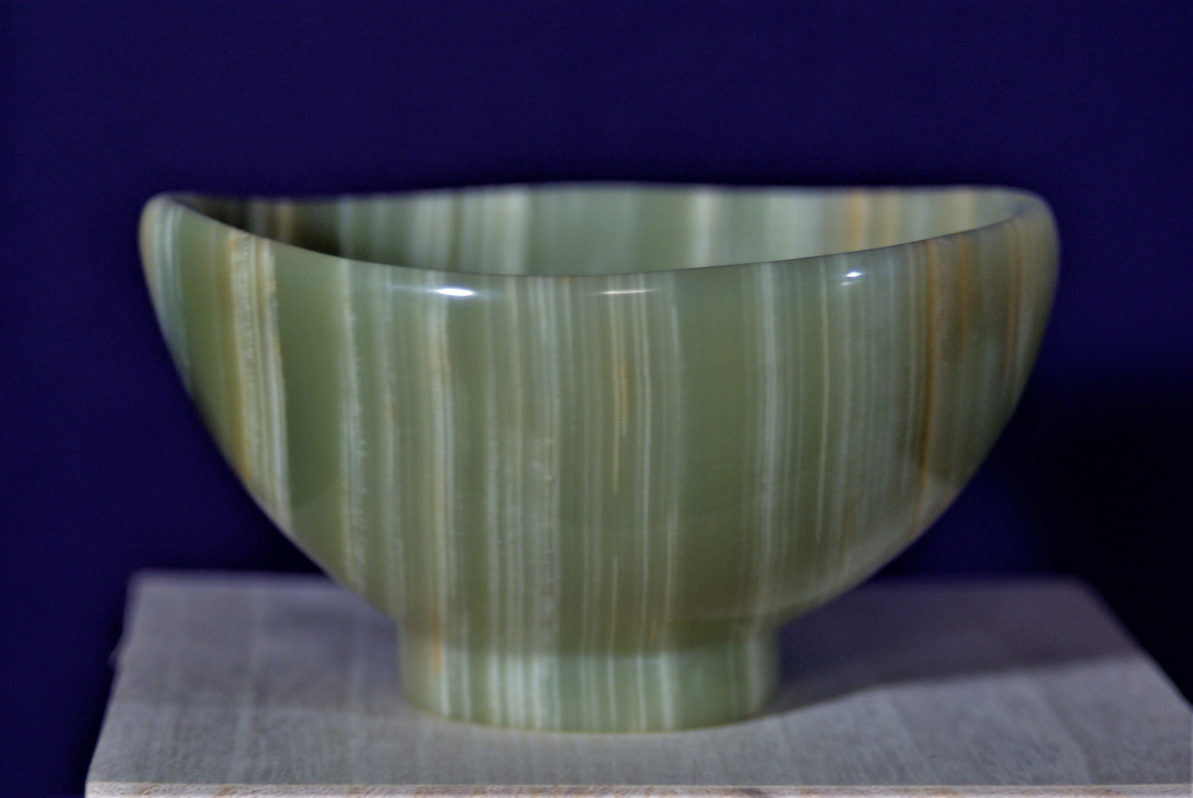 抹茶茶碗　春の雨『緑雨』　天然石オニックス　石の器　彫刻家による手彫りの作品　花器