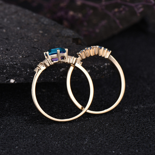 6月の誕生石 アレキサンドライト 婚約指輪 カラーチェンジ