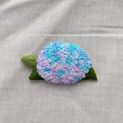 紫陽花の刺繍ブローチ ブローチ haniho 通販 16129406｜Creema