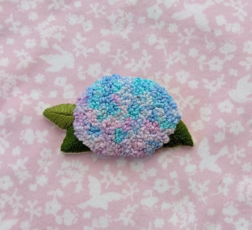 紫陽花の刺繍ブローチ ブローチ haniho 通販 16129406｜Creema