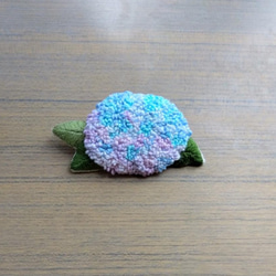 紫陽花の刺繍ブローチ 3枚目の画像