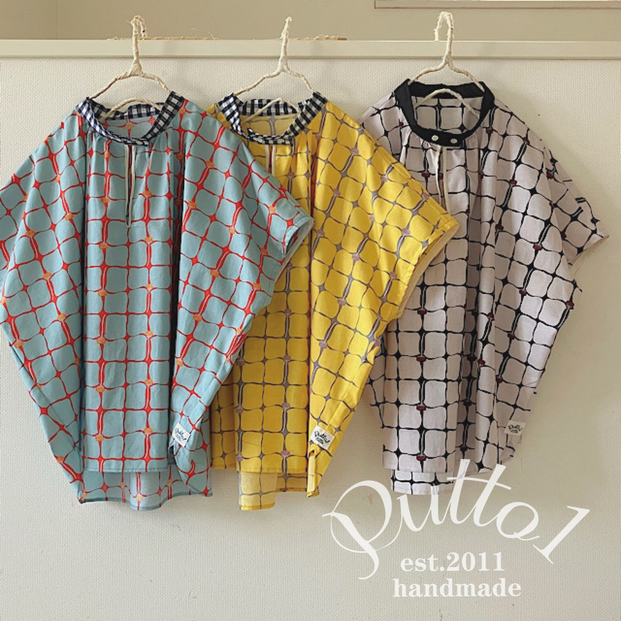 再々々販/黒とサックスは完売/残イエローのみ『受注生産』きれい色のアネモネ柄コットン　ギャザーブラウス・フレンチスリーブ