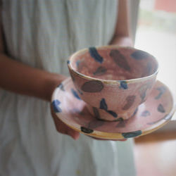 ピンク色 ソーサー　小皿　子供のおやつにもつかえる　フリーカップと一緒に使える　陶器　コーヒー　ヨーグルトなどにも 2枚目の画像
