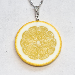清楚な女性のためのお砂糖漬けレモンのネックレス 6枚目の画像
