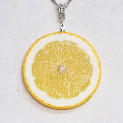 清楚な女性のためのお砂糖漬けレモンのネックレス 5枚目の画像