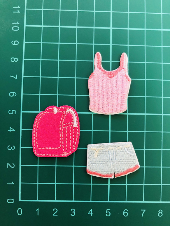 女の子刺繍アイロンワッペン 1枚目の画像