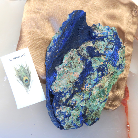 【美しい鉱物標本】地球のかけらのようなアズマラカイ・藍銅鉱孔雀石／381グラム 1枚目の画像