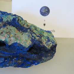 【美しい鉱物標本】地球のかけらのようなアズマラカイ・藍銅鉱孔雀石／381グラム 5枚目の画像