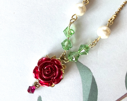 可憐に彩る薔薇のネックレス ガーリー系 フェミニン系 バラ ネックレス パール調 チョーカー