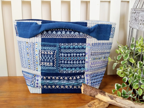 着物リメイク　刺繡ステッチ青色のバスケット風バック 2枚目の画像