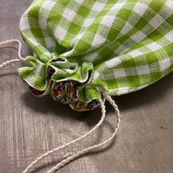 【ＳＡＬＥ】巾着袋　リネンのアップルグリーンチェックと花柄コットン　巾着⑦ 4枚目の画像