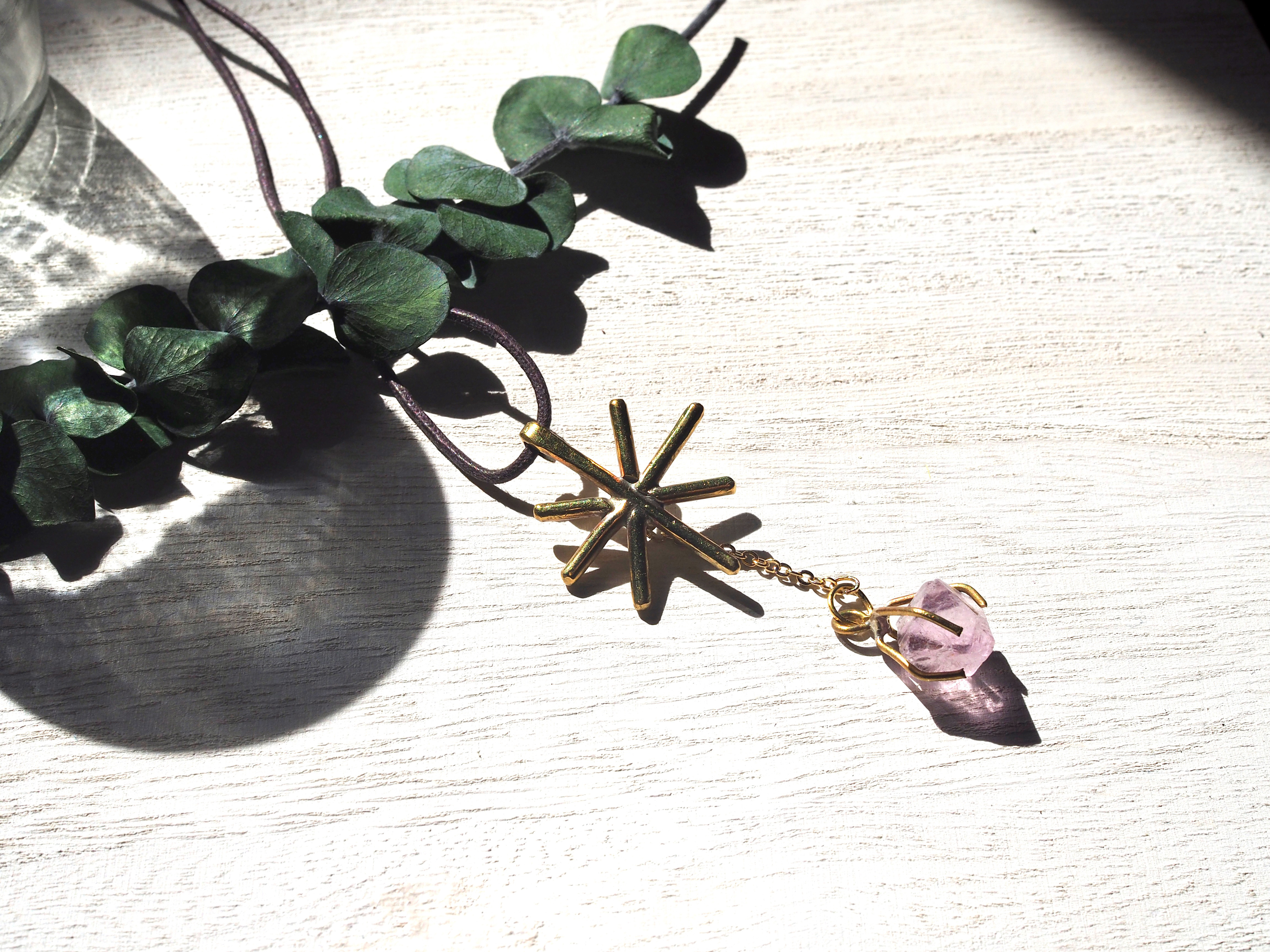 Shirube*フローライトと真鍮のペンダント