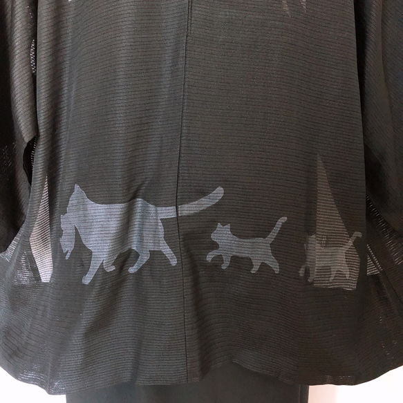 "親子でお散歩猫" 羽織 着物袖 シアー カーディガン 和装 衣装 ペイント 母猫 子猫 フリーサイズ 2枚目の画像