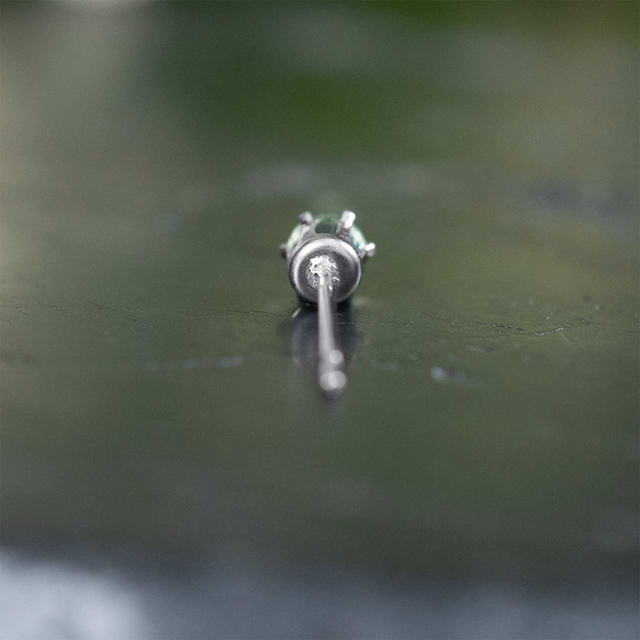 ウランガラス・ピアス　3.3mm（片耳） 5枚目の画像