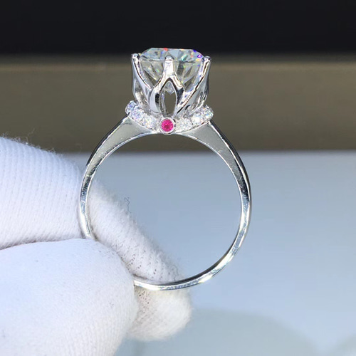 2カラット】輝く王冠 モアサナイト ダイヤ リング K18WG 指輪・リング  