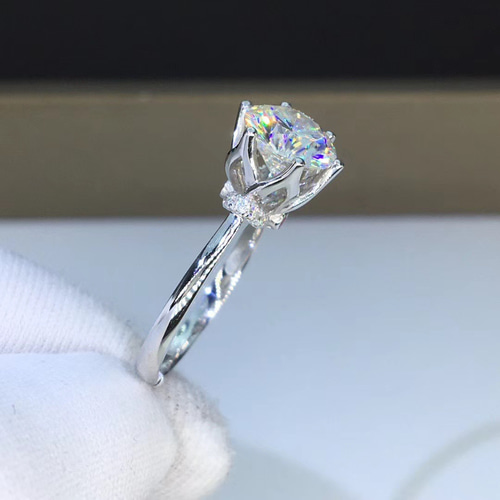 2カラット】輝く王冠 モアサナイト ダイヤ リング K18WG 指輪・リング  