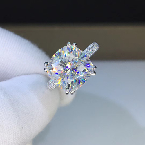 newデザイン】5カラット クッションカット モアサナイト リング K18WG  