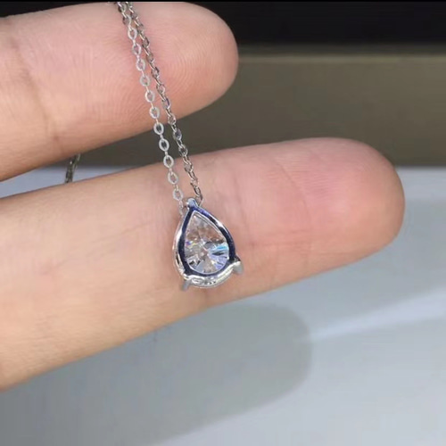 最高グレード モアサナイト ペアシェイプネックレス