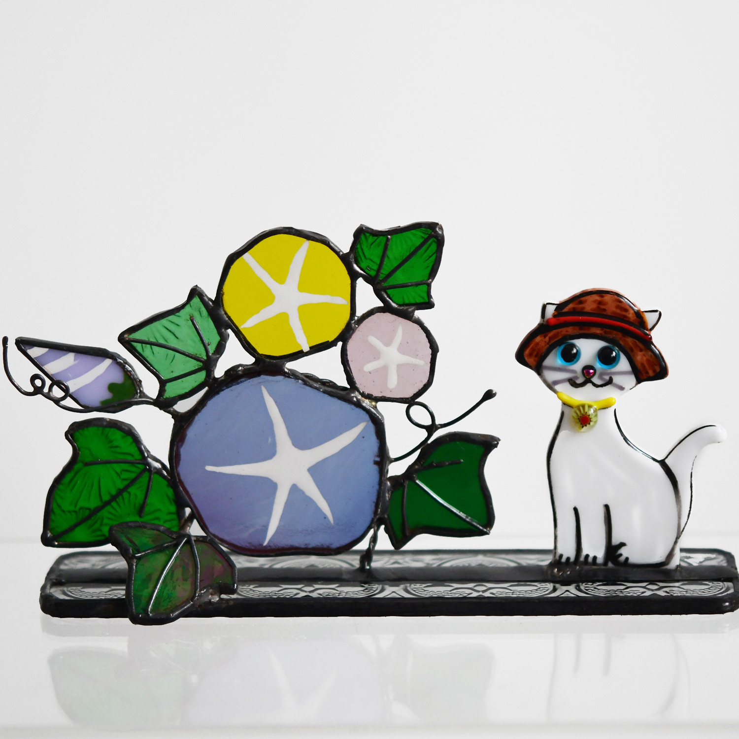 ステンドグラス　朝顔　と　可愛いネコさん