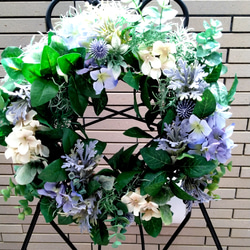 【送料無料】 青紫&ベージュの紫陽花とグリーンの夏リース 1枚目の画像