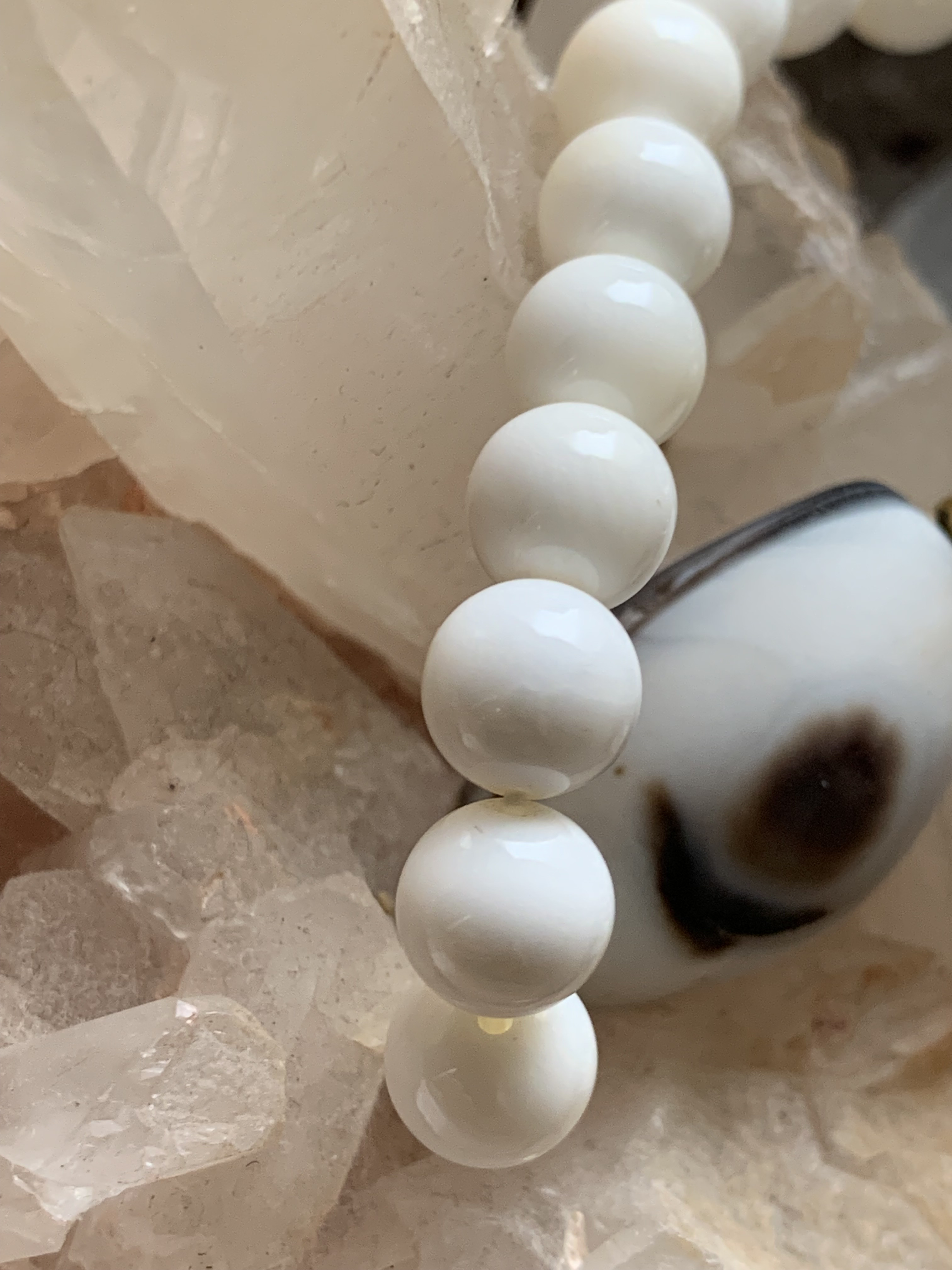 合唱❗️(天然仏眼模様入)西蔵 朱龍紋九眼天珠さんと翡翠のブレスレット