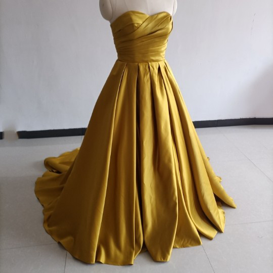 送料無料！マスタードイエローカラードレス　ロング丈　ベアトップ 取り外しパフスリーロングトレーン/結婚式/披露 25,543円